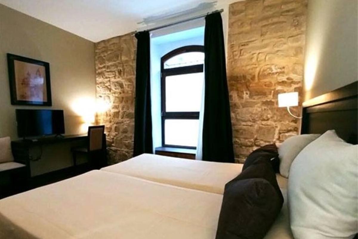 Hotel Baeza Monumental By Eme Hoteles Exteriör bild