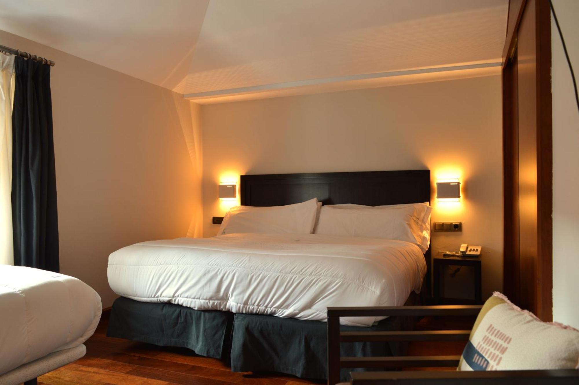 Hotel Baeza Monumental By Eme Hoteles Exteriör bild