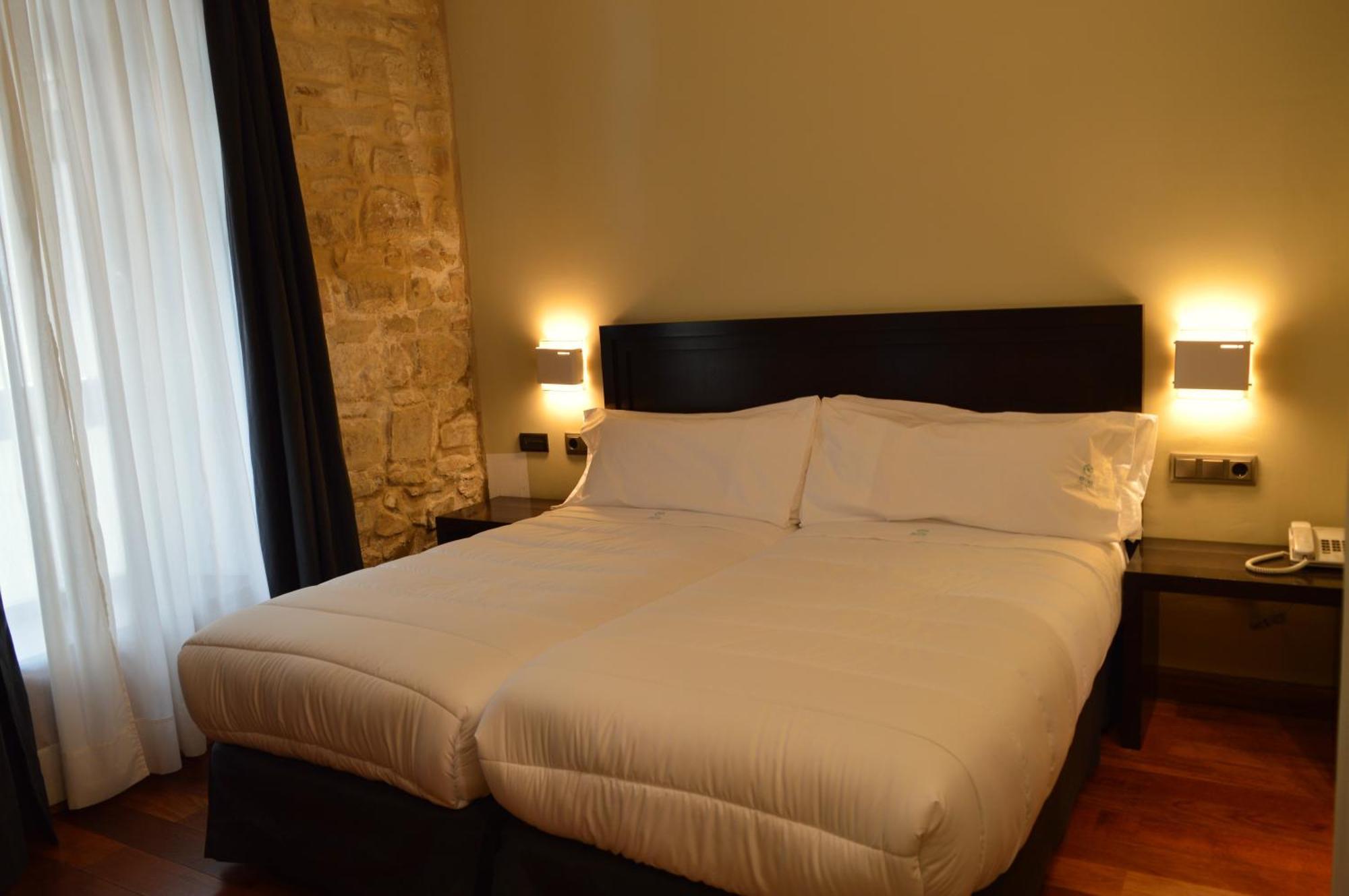 Hotel Baeza Monumental By Eme Hoteles Exteriör bild