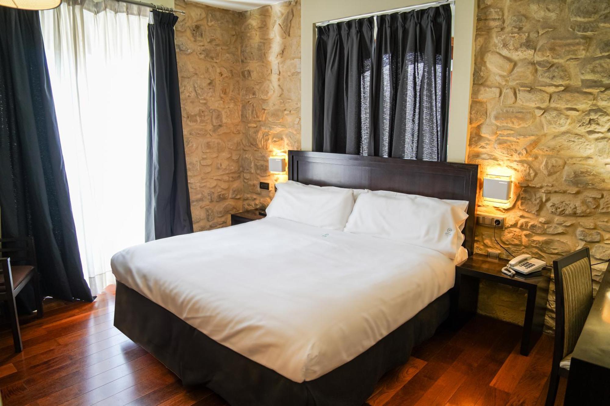 Hotel Baeza Monumental By Eme Hoteles Exteriör bild
